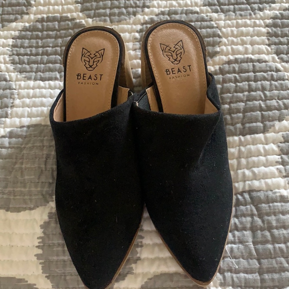 Small heel mules